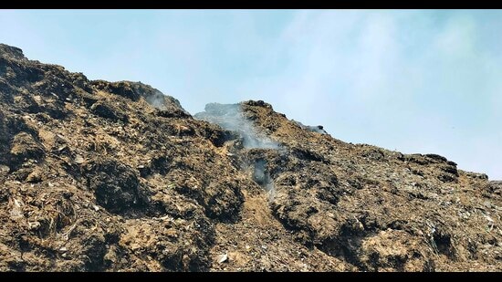 Toxic smoke shrouded the area after a massive fire broke out at the Tajpur Road dump on Friday night, and continued to rage for 19 hours, leaving residents living in its proximity gasping for breath. (HT PHOTO )