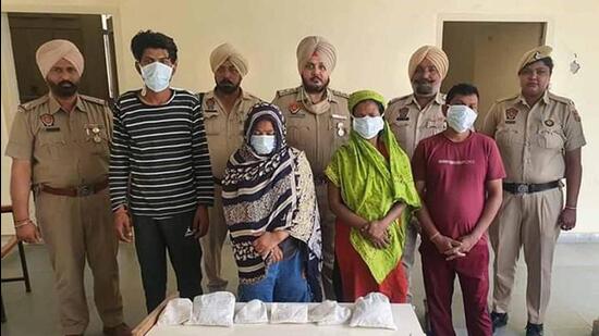 The Ludhiana police have recovered 250 gm cannabis, .5 gm heroin, <span class='webrupee'>₹</span>1,910 drug money and syringes. (HT PHOTO)