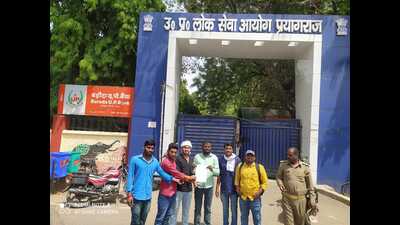 They allege slow server as reason, urge UPPSC to extend date of form submission (HT photo) They allege slow server as reason, urge UPPSC to extend date of form submission (HT photo)