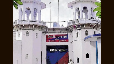 Those booked have been identified as suspended Patiala jail superintendent Rajan Kapur, deputy superintendent (retd) Teja Singh and head warder (retd) Paramjit Singh. (HT File Photo) Those booked have been identified as suspended Patiala jail superintendent Rajan Kapur, deputy superintendent (retd) Teja Singh and head warder (retd) Paramjit Singh. (HT File Photo)