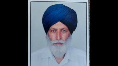 Police suspect that the Ludhiana man was murdered by his nephew and son over a dispute over land. The pyre was extinguished in presence of the executive magistrate. (HT PHOTO)