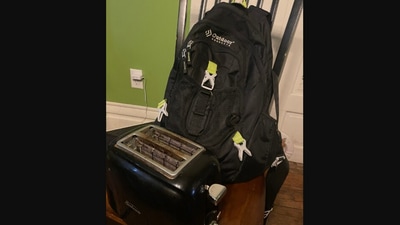 The image shows the bag and the toaster in question. (Twitter/@ElisaStoneLeahy)