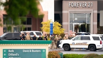 Members of law enforcement gather outside Columbiana Centre mall in Columbia, S.C., following a shooting, April 16, 2022. (AP)