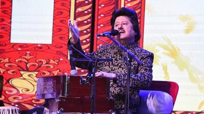 Ludhiana deputy commissioner Surabhi Malik was the chief guest at musical night of Ghazal singer Pankaj Udhas . (HT PHOTO)