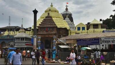 A 72-year-old man from Chhattisgarh who had come to visit the Jagannath temple in Puri passed away moments after he had a darshan in the temple on Sunday morning. (HT PHOTO.)