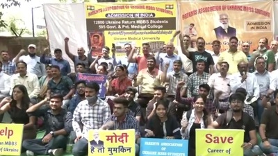 Students who returned from Ukraine gather along with their parents at Delhi's Jantar Mantar demanding admission to Indian institutions. (ANI)