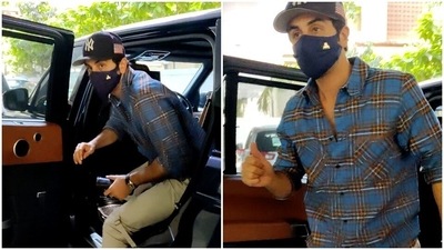 Ranbir Kapoor spotted by the paparazzi. Ranbir Kapoor spotted by the paparazzi.