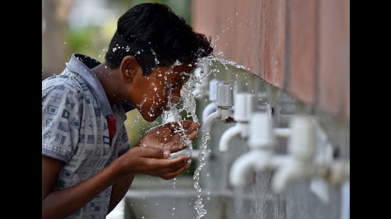 A visitor cools off on a hot summer day near Rajghat, in New Delhi on Sunday. (Sanjeev Verma/HT PHOTO)