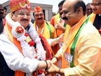 BJP president JP Nadda being received by Karnataka chief minister Basavaraj Bommai at Jindal Vijaynagar airport in Toranagallu on Sunday.(ANI) BJP president JP Nadda being received by Karnataka chief minister Basavaraj Bommai at Jindal Vijaynagar airport in Toranagallu on Sunday.(ANI)