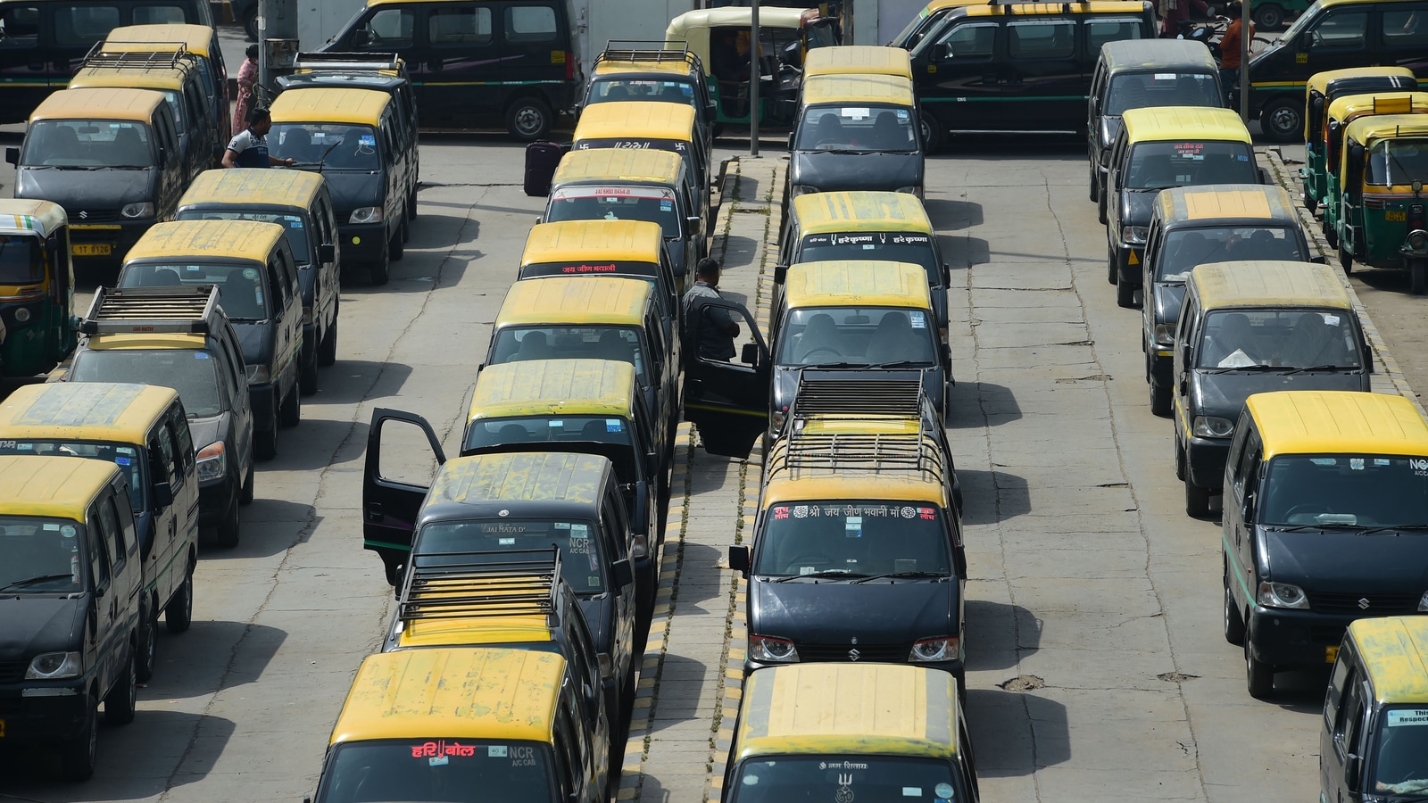 Delhi: Auto, taxi unions go on strike to demand CNG subsidy, fare hike