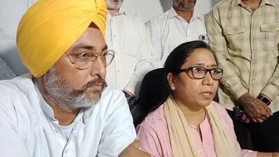 Cabinet minister Dr Baljit Kaur (right) and AAP Muktsar district president Jagdev Singh Bam addressing the media in Malout on Monday. The party suspended three Malout leaders for ‘anti-party’ activities. (HT Photo) Cabinet minister Dr Baljit Kaur (right) and AAP Muktsar district president Jagdev Singh Bam addressing the media in Malout on Monday. The party suspended three Malout leaders for ‘anti-party’ activities. (HT Photo)