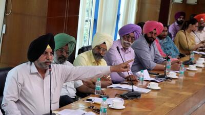 Councillors during the monthly Mohali MC House meeting. (Ravi Kumar/ HT)