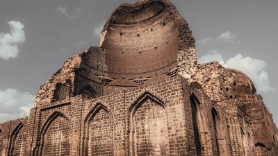 Bidar Fort, Karnataka: This majestic fort is located in the northern plateau of Karnataka. It is believed that the fort was built soon after the establishment of the Bahamanid dynasty of peninsular India. (Instagram/@thakur_rajath_singh_rajput) Bidar Fort, Karnataka: This majestic fort is located in the northern plateau of Karnataka. It is believed that the fort was built soon after the establishment of the Bahamanid dynasty of peninsular India. (Instagram/@thakur_rajath_singh_rajput)