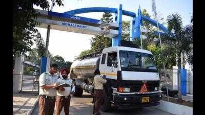 The milk tanker driver, Shiv Kumar, a resident of Jujhar Nagar, sped away after the accident. (HT File Photo/For representation only)