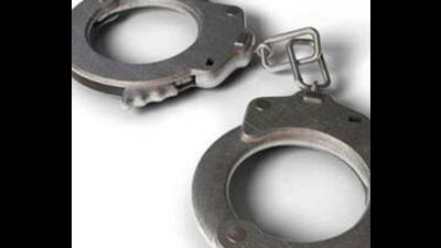 The toy pistol, and sharp-edged weapons used to carry out the robbery have been recovered by the police Rfrom the arrested accused, Rahul Bewra, 23 and Karan Singh, 27, of Shimlapuri, Ludhiana. (HT FILE)