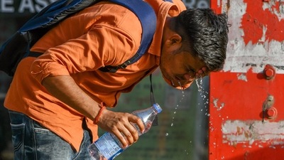 A man takes respite from the heatwave by washing his face with water on a summer day, in New Delhi. (HT Photo) A man takes respite from the heatwave by washing his face with water on a summer day, in New Delhi. (HT Photo)