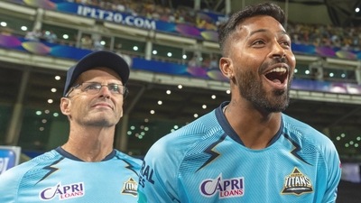 Gary Kirsten and Hardik Pandya (Twitter/Gujarat Titans)
