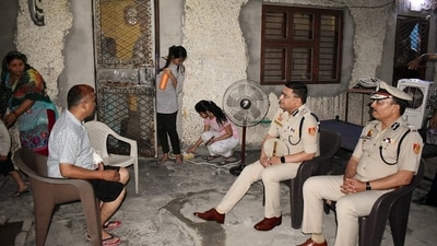 Delhi Police Commissioner Rakesh Asthana meets Sub-Inspector Meda Lal, who sustained a bullet injury during the violence in Jahangirpuri, at his residence, in New Delhi. (ANI)
