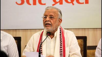 Uttar Pradesh finance minister Suresh Khanna at a press briefing in Lucknow on Monday. (HT PHOTO)