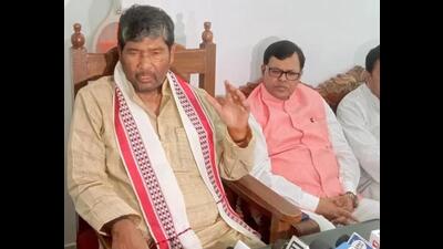Union minister and Rashtriya Lok Janshakti Party president Pashupati Kumar Paras addresses a press conference in Patna on Monday. (Santosh Kumar/HT Photo) Union minister and Rashtriya Lok Janshakti Party president Pashupati Kumar Paras addresses a press conference in Patna on Monday. (Santosh Kumar/HT Photo)