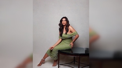 Chitrangada Singh kept her look simple yet elegant and wore a contemporary golden block bracelet on her wrist. (Instagram/@chitrangada) Chitrangada Singh kept her look simple yet elegant and wore a contemporary golden block bracelet on her wrist. (Instagram/@chitrangada)