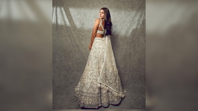 This dazzling ivory lehenga set is from Manish Malhotra's recently launched 'Khaab: Our Couture Dreamland' collection.&nbsp; (Instagram/@tarasutaria)
