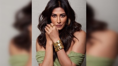 With her bouncy tresses left open, Chitrangada Singh opted for shimmery smokey eyes and brown nude lips. (Instagram/@chitrangada) With her bouncy tresses left open, Chitrangada Singh opted for shimmery smokey eyes and brown nude lips. (Instagram/@chitrangada)