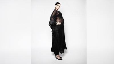 Sonam Kapoor captioned her post, "Kaftan life with my #everydayphenomenal." She also tagged her sister Rhea Kapoor in her post. (Instagram/@sonamkapoor) Sonam Kapoor captioned her post, "Kaftan life with my #everydayphenomenal." She also tagged her sister Rhea Kapoor in her post. (Instagram/@sonamkapoor)