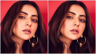 Assisted by makeup artist Salim Sayyed, Rakul Preet decked up in nude eyeshadow, black eyeliner, mascara-laden eyelashes, drawn eyebrows, contoured cheeks and a shade of nude lipstick. (Instagram/@rakulpreet)