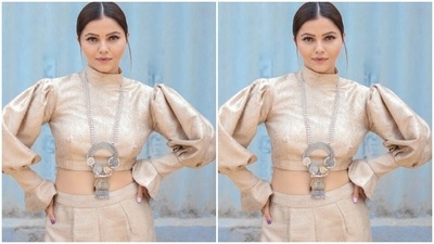 Styled by fashion stylist Ashna Makhijani Shah, Rubina wore her tresses into a clean bun with a middle part. (Instagram/@rubinadilaik)