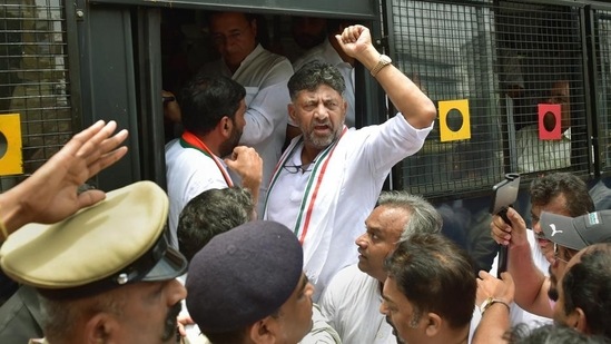 (File photo) KPCC president DK Shivakumar being detained by police during a protest rally demanding the removal of KS Eshwarappa. (PTI PHOTO.)