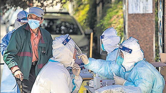There were 15 active Covid-19 cases in Ludhiana on April 18. Of these, 12 were under home isolation and three under treatment at different hospitals. (HT FILE)