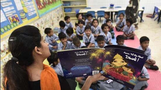 According to employee unions, sanitation workers have been paid on a timely basis, but the salary delay has especially impacted other sections such as teachers, nurses, doctors, premedical staff and public health officials, among others. (Picture for representation only/Vipin Kumar-HT)