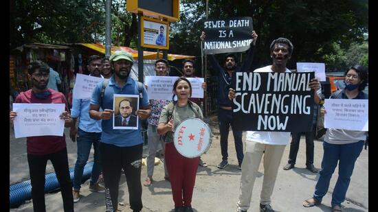 Members of MUSE, an NGO, protest in front of Thane Municipal Corporation headquarters on Monday against the civic body employing manual scavengers in the city. (PRAFUL GANGURDE/HT PHOTO)