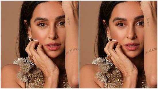 In silver statement earrings, Shibani accessorised her look to perfection.(Instagram/@shibanidandekar)