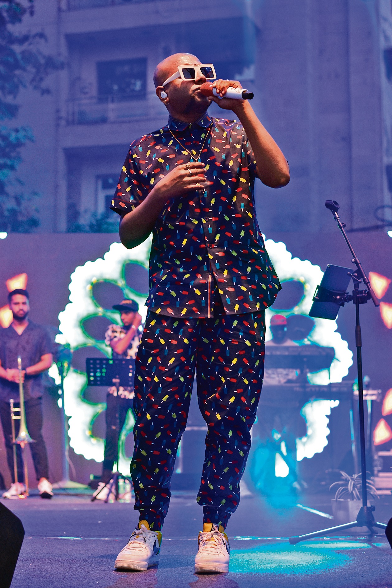 Benny Dayal had the crowd enthralled with some hit Bollywood numbers. (Photo: Manish Rajput/HT) Benny Dayal had the crowd enthralled with some hit Bollywood numbers. (Photo: Manish Rajput/HT)