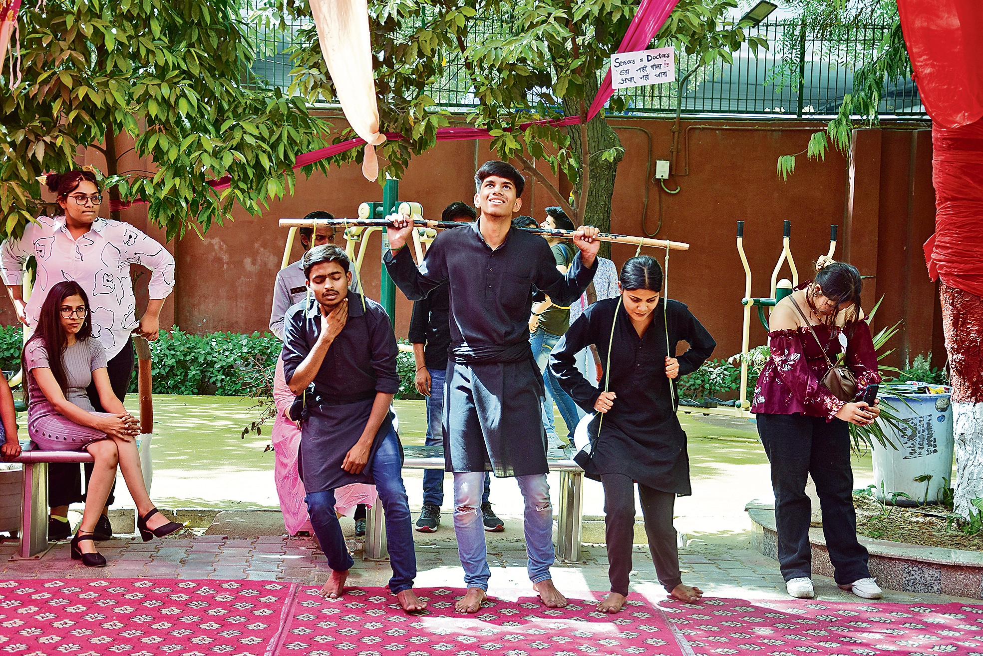 From elderly abuse to the dance of democracy, street plays were pegged on hard-hitting subjects. (Photo: Manish Rajput/HT) From elderly abuse to the dance of democracy, street plays were pegged on hard-hitting subjects. (Photo: Manish Rajput/HT)