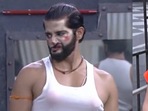 Kaaranvir Bohra imitates Saisha Shinde. Kaaranvir Bohra imitates Saisha Shinde.