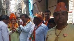 AAP leader Atishi tweeted this photo - which she claims shows the main accused in the Jahangirpuri riots, Ansar - with a BJP leader.