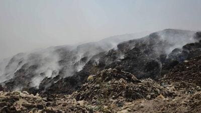Fire fighters said smoke has also been troubling them as they have been taking up the firefighting operation at the site in Ludhiana for the last five days. (Harvinder Singh/HT) Fire fighters said smoke has also been troubling them as they have been taking up the firefighting operation at the site in Ludhiana for the last five days. (Harvinder Singh/HT)