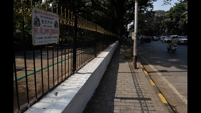 Senior civic officials maintained that besides improving the surface of the footpaths, the project will also include the installation of street furniture (Anshuman Poyrekar/HT Photo) Senior civic officials maintained that besides improving the surface of the footpaths, the project will also include the installation of street furniture (Anshuman Poyrekar/HT Photo)