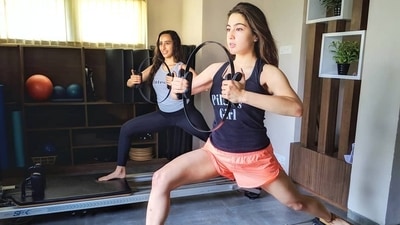Sara Ali Khan's trainer Namrata Purohit shares three Plank variations you can easily try at home: Watch video (Instagram/@namratapurohit) Sara Ali Khan's trainer Namrata Purohit shares three Plank variations you can easily try at home: Watch video (Instagram/@namratapurohit)