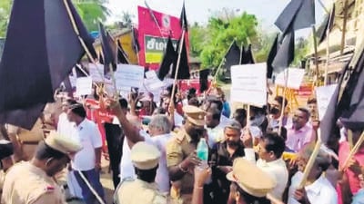 Protesters from different political outfits waving black flags against governor RN Ravi, on Tuesday. (ANI) Protesters from different political outfits waving black flags against governor RN Ravi, on Tuesday. (ANI)
