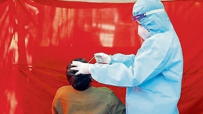 India has witnessed a sustained and significant decline in the number of fresh COVID-19 cases over the last two months, with the country reporting about 1,000 daily cases for the past few weeks. (HT File photo)
