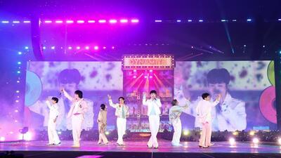 The final show was attended by around 200,000 people, while the number of online viewers went up to 402,000 from over 182 countries (BIGHIT MUSIC) The final show was attended by around 200,000 people, while the number of online viewers went up to 402,000 from over 182 countries (BIGHIT MUSIC)