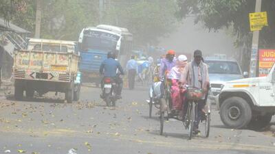 Commuters braving the dusty winds and heat in Sector 26 in Chandigarh on Tuesday. (Ravi Kumar/HT) Commuters braving the dusty winds and heat in Sector 26 in Chandigarh on Tuesday. (Ravi Kumar/HT)