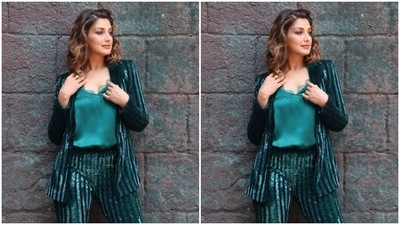 Sonali, for the weekday, chose to go bling in a pantsuit for the pictures. (Instagram/@iamsonalibendre)
