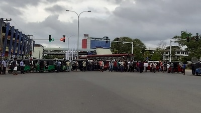 Sri Lanka fuel protests (Credit: @SriLankaTweet) (@SriLankaTweet) Sri Lanka fuel protests (Credit: @SriLankaTweet) (@SriLankaTweet)