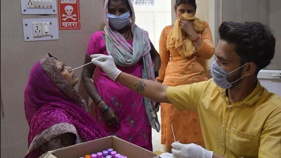 The active caseload in the district stood at 135 on Wednesday with 15 fresh cases. The figures also indicate that six teachers and 38 students of 24 different schools/colleges have been infected. (Sakib Ali/HT Photo)