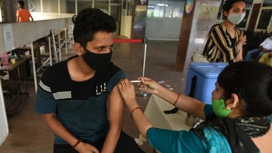 A beneficiary gets a dose of Covid-19 vaccine (HT Photo)